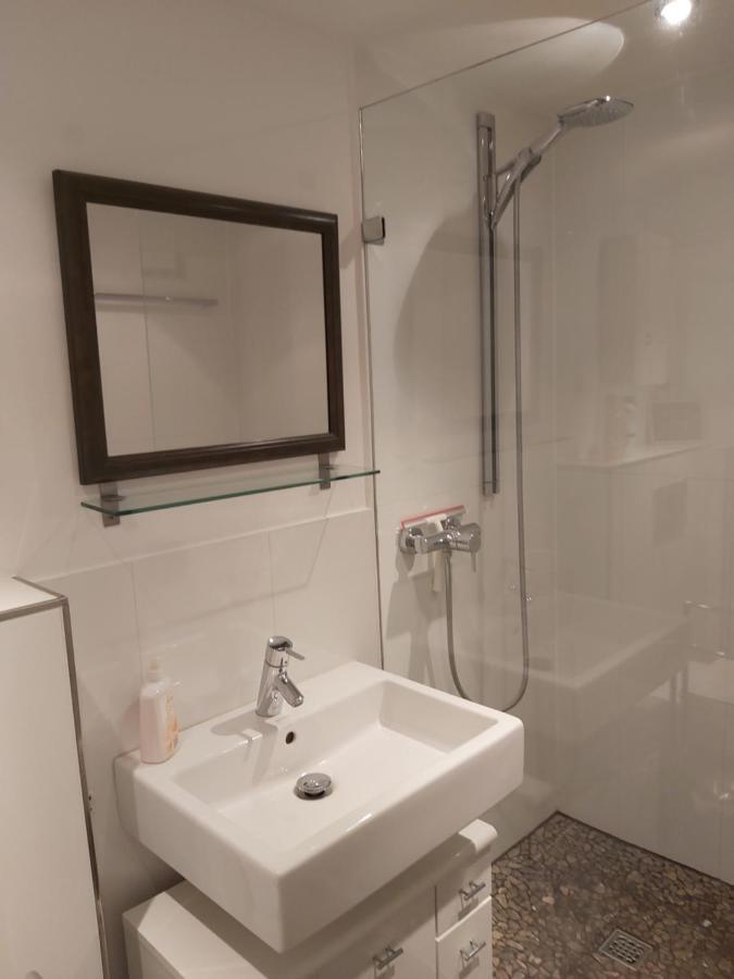Ferienwohnung Well Located Flat With Balcony Düsseldorf Exterior foto